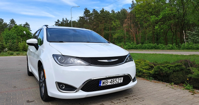 Chrysler Pacifica cena 99999 przebieg: 133000, rok produkcji 2020 z Warszawa małe 704